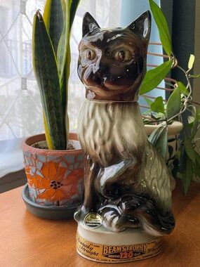 1967 MCM Jim Beam Whiskey Decanter Trophy Siamese Cat Tan & White EMPTY